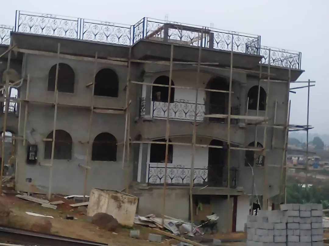 Front view of luxury duplex with terrace